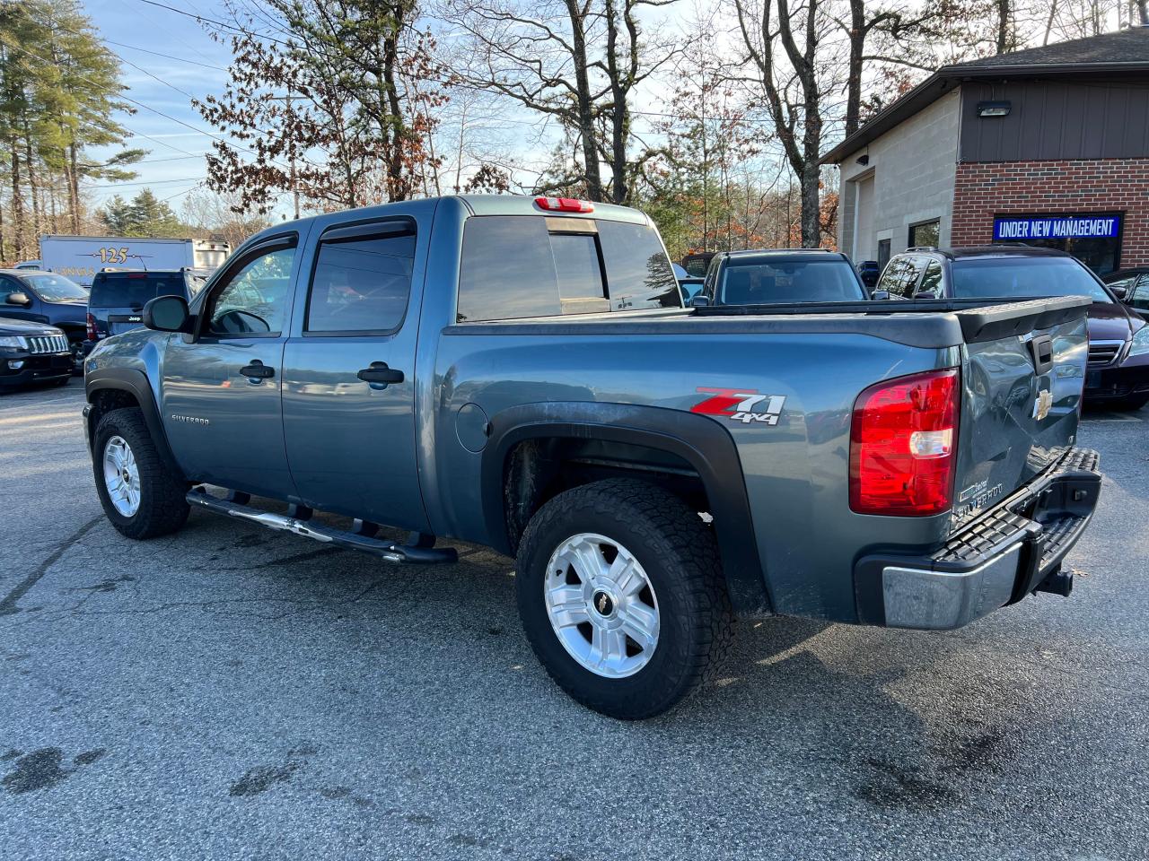 Image 3 of 2011 CHEVROLET SILVERADO K1500 LT 2011 with VIN 3GCPKSE36BG256052