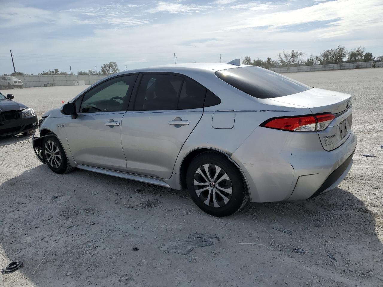 Image 2 of 2020 TOYOTA COROLLA LE 2020 with VIN JTDEBRBE4LJ008632