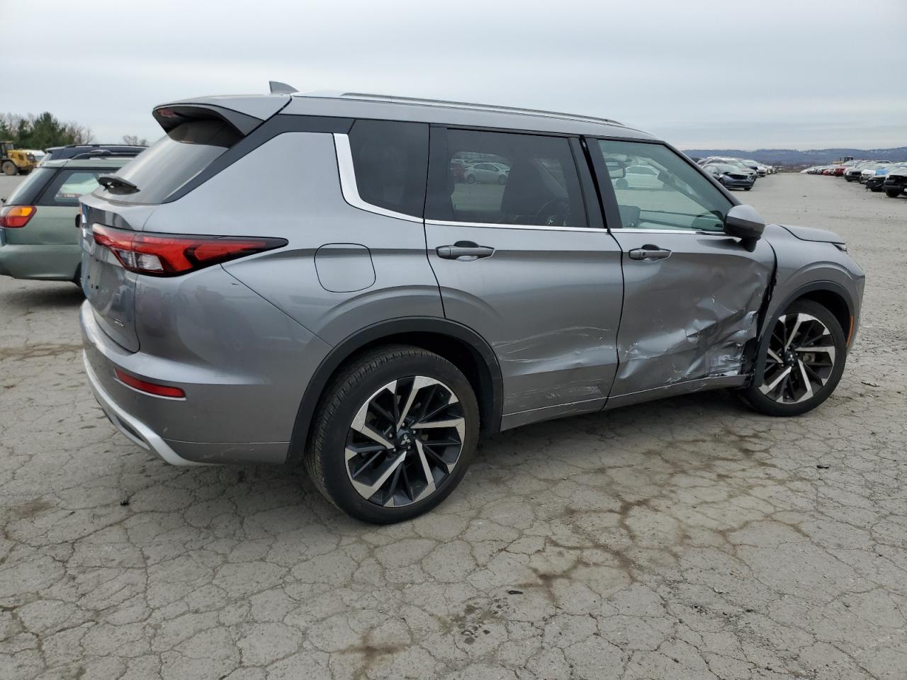 Image 3 of 2022 MITSUBISHI OUTLANDER SEL 2022 with VIN JA4J3VA82NZ008692