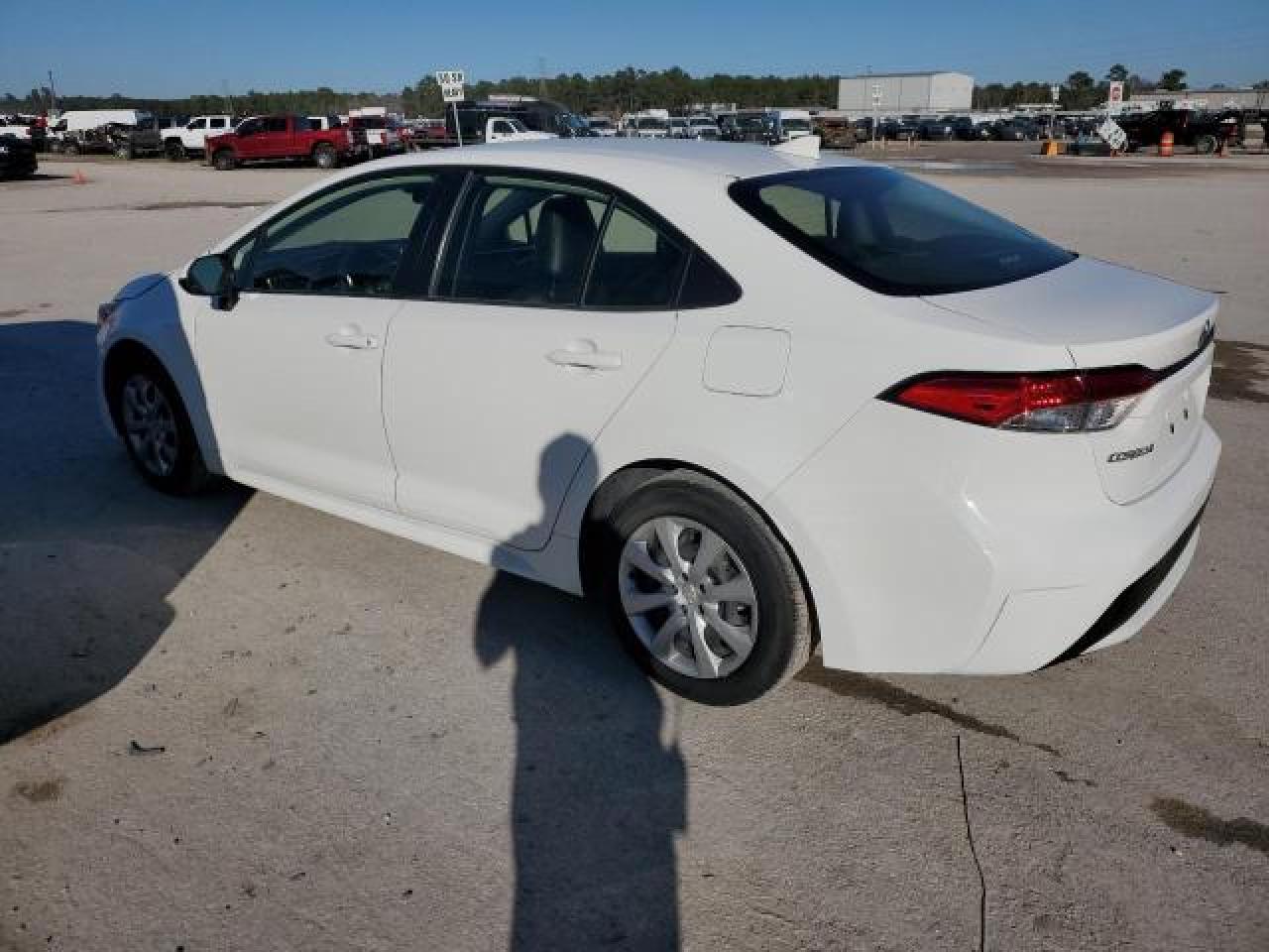 Image 2 of 2021 TOYOTA COROLLA LE 2021 with VIN JTDEPMAEXMJ125557