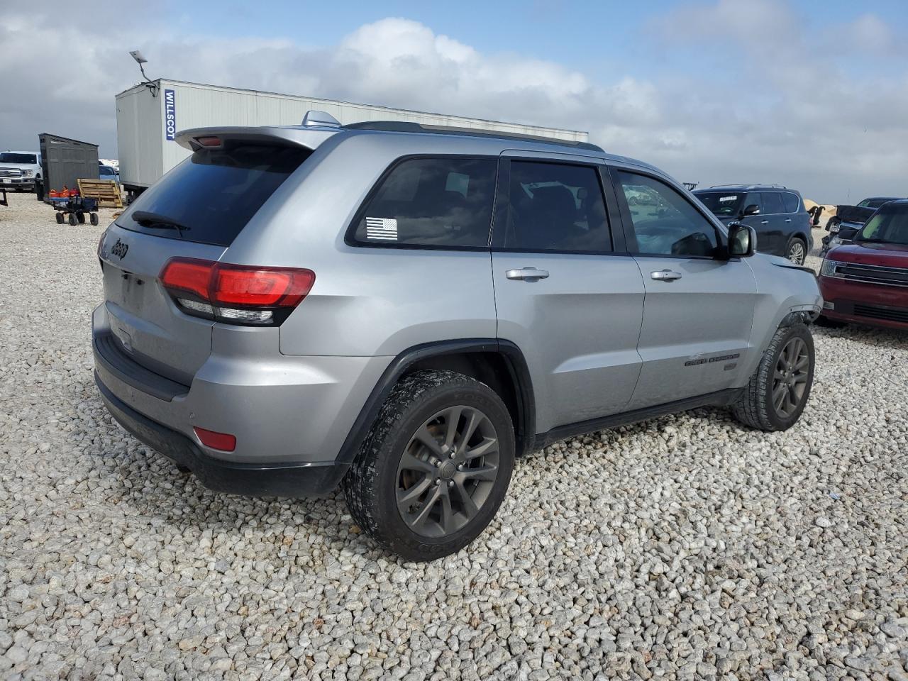 Image 3 of 2016 JEEP GRAND CHEROKEE LIMITED 2016 with VIN 1C4RJEBGXGC369081