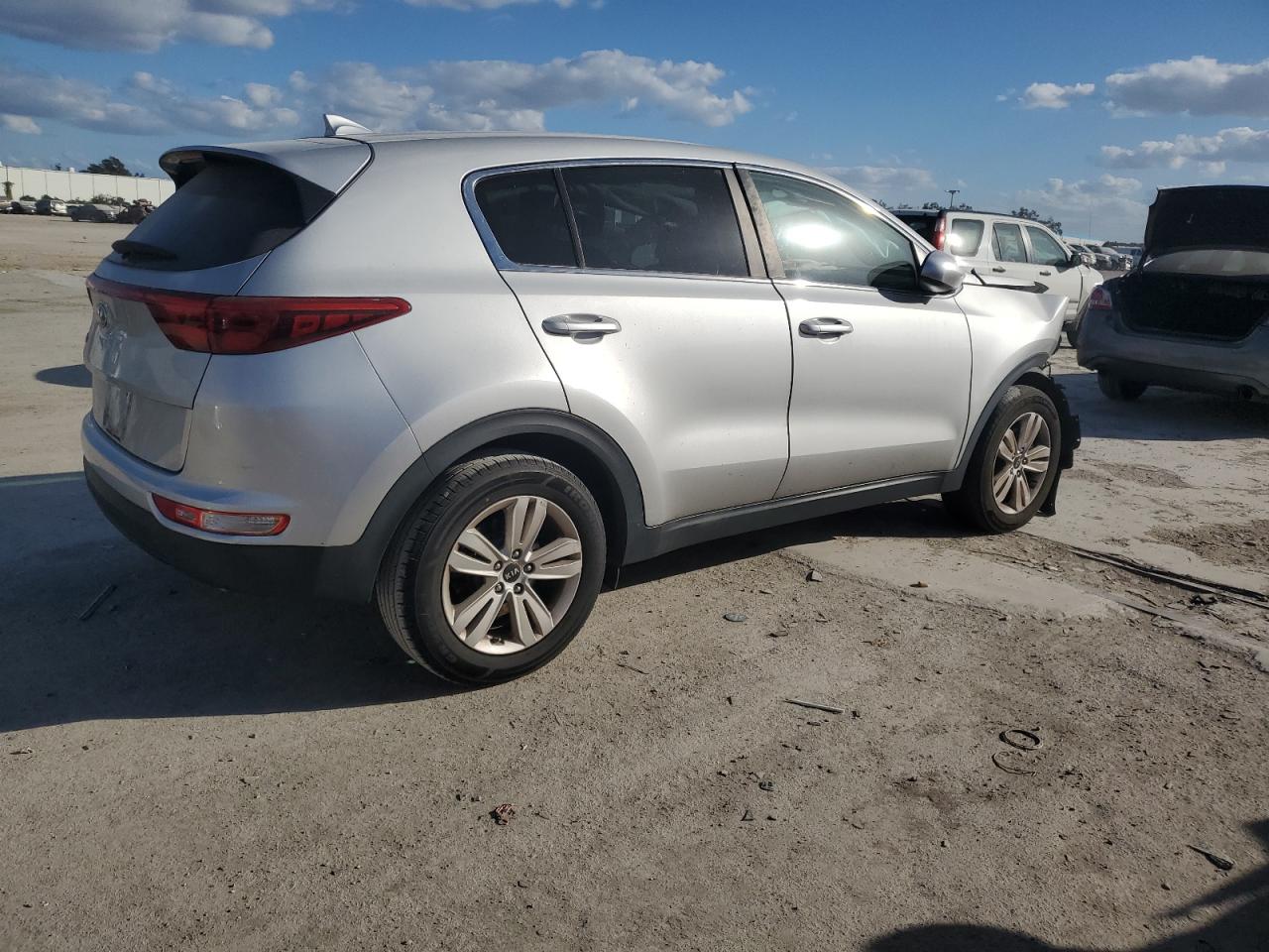 Image 3 of Kia Sportage Lx 2018 with VIN KNDPM3AC2J7306218