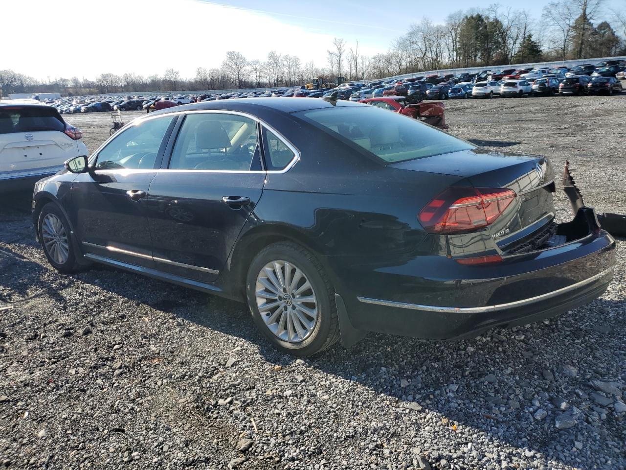 Изображение 2 2017 VOLKSWAGEN PASSAT SE 2017 с VIN 1VWBT7A38HC011241