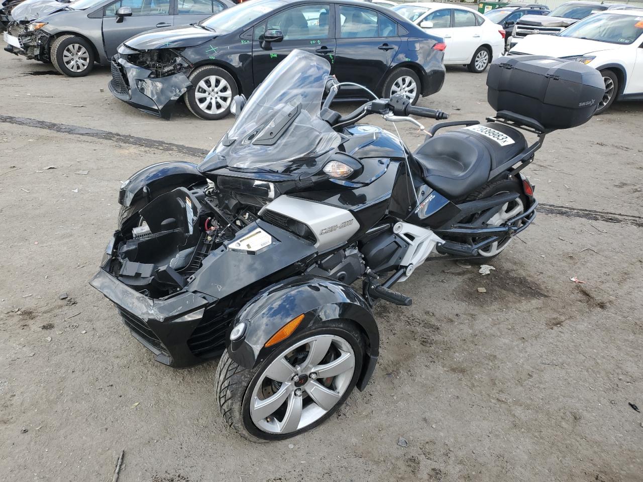 Изображение 2 Can-Am Spyder Roadster F3 2016 с VIN 2BXRDCD2XGV000149