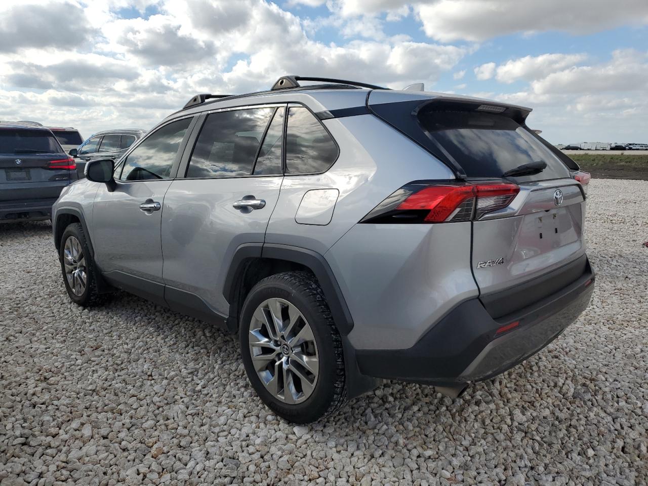 Image 2 of 2019 TOYOTA RAV4 LIMITED 2019 with VIN JTMY1RFV2KD515584