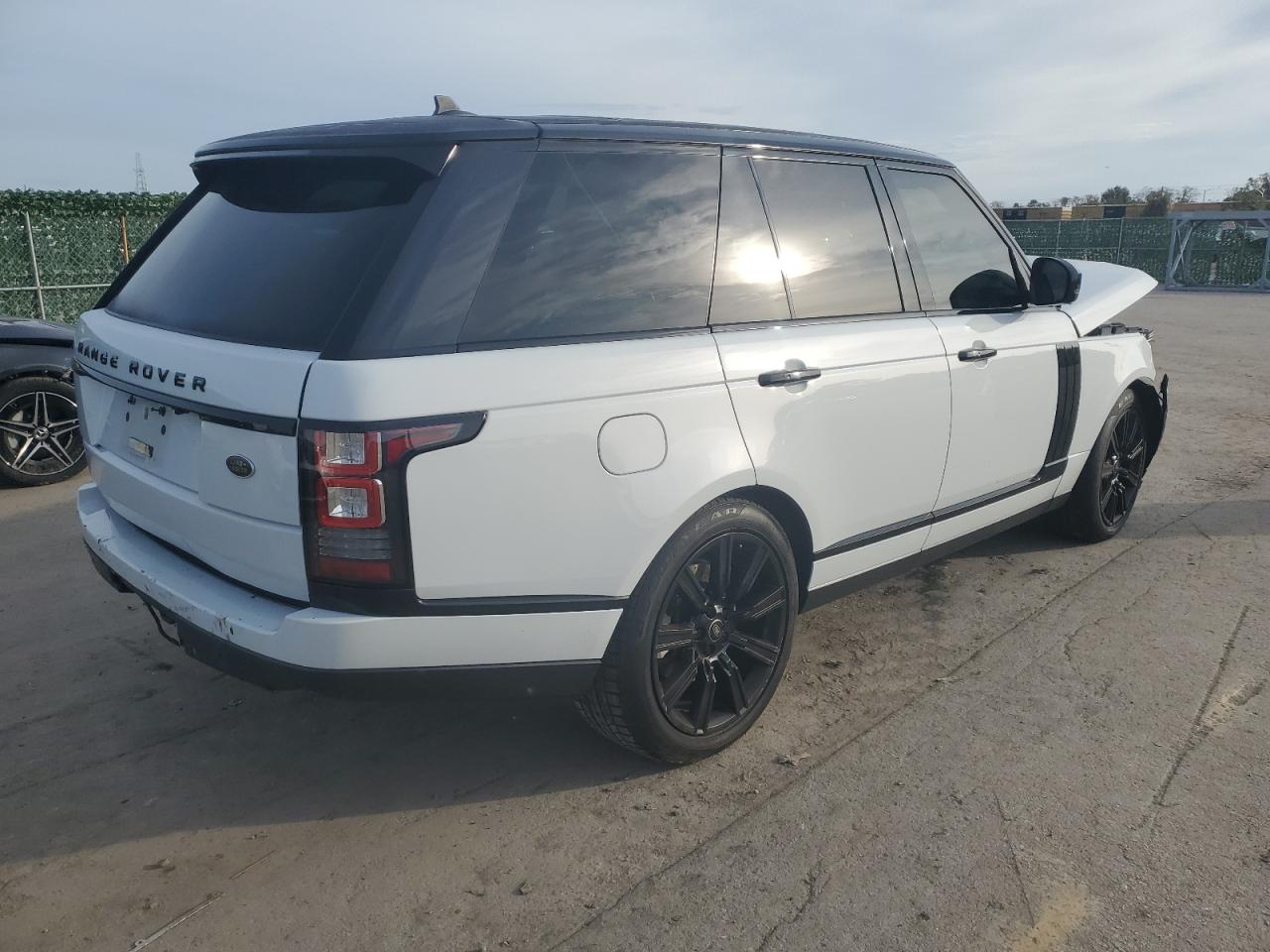 Image 3 of 2016 LAND ROVER RANGE ROVER HSE 2016 with VIN SALGS2KF3GA264090