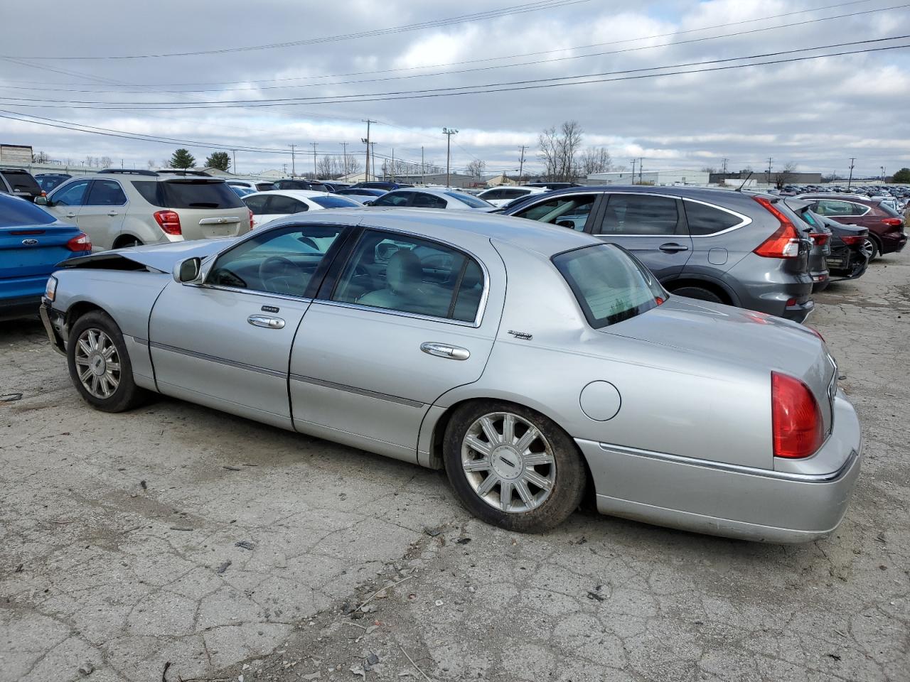 Image 2 of 2007 LINCOLN TOWN CAR SIGNATURE LIMITED 2007 with VIN 1LNHM82VX7Y623891