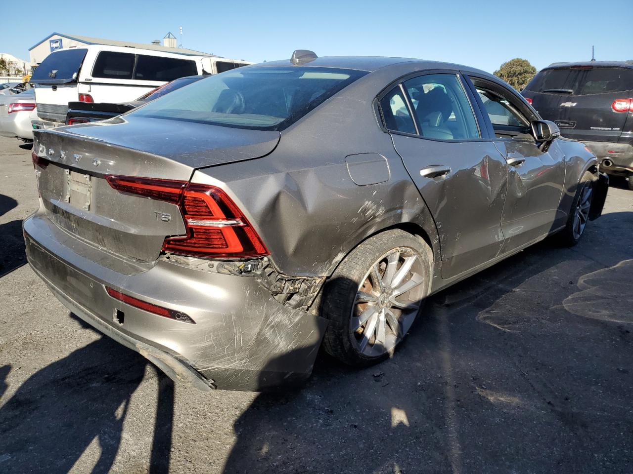 Obraz 3 z 2019 VOLVO S60 T5 MOMENTUM 2019 z VIN 7JR102FK4KG003777