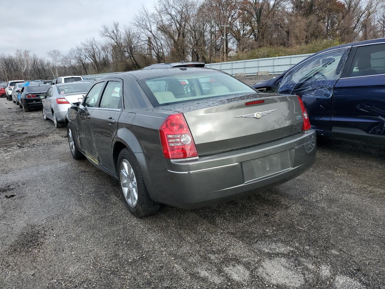 Obraz 2 z Chrysler 300 Touring 2009 z VIN 2C3KA53V79H610419