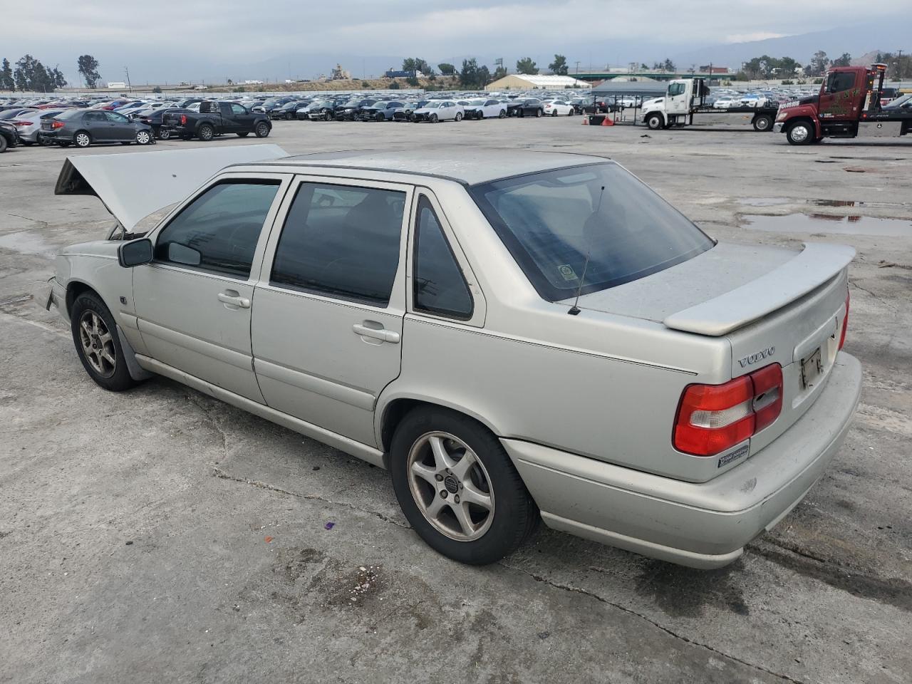 Изображение 2 2000 VOLVO S70 BASE 2000 с VIN YV1LS61J4Y2643365
