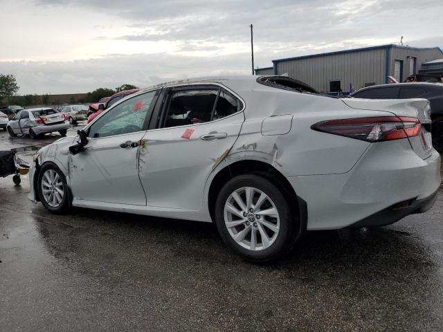 Obraz 2 z 2022 TOYOTA CAMRY LE 2022 z VIN 4T1R11AKXNU499850