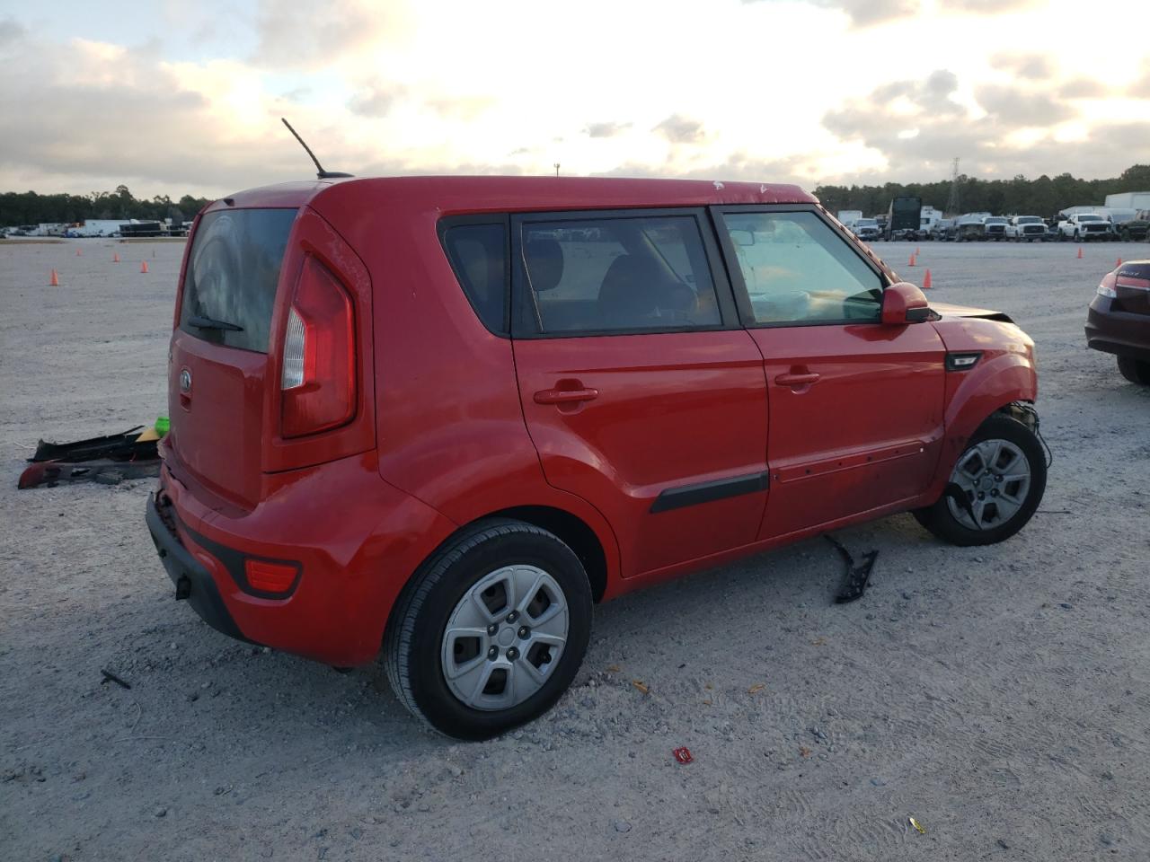 Obraz 3 z 2013 KIA SOUL  2013 z VIN KNDJT2A56D7633990