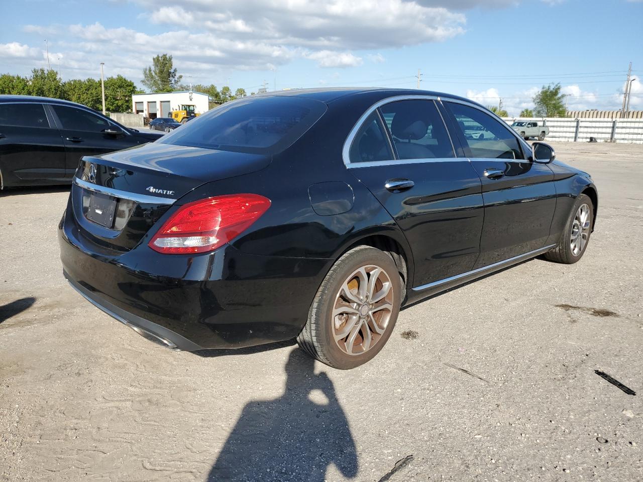 Image 3 of 2015 MERCEDES-BENZ C 300 4MATIC 2015 with VIN 55SWF4KB3FU038278
