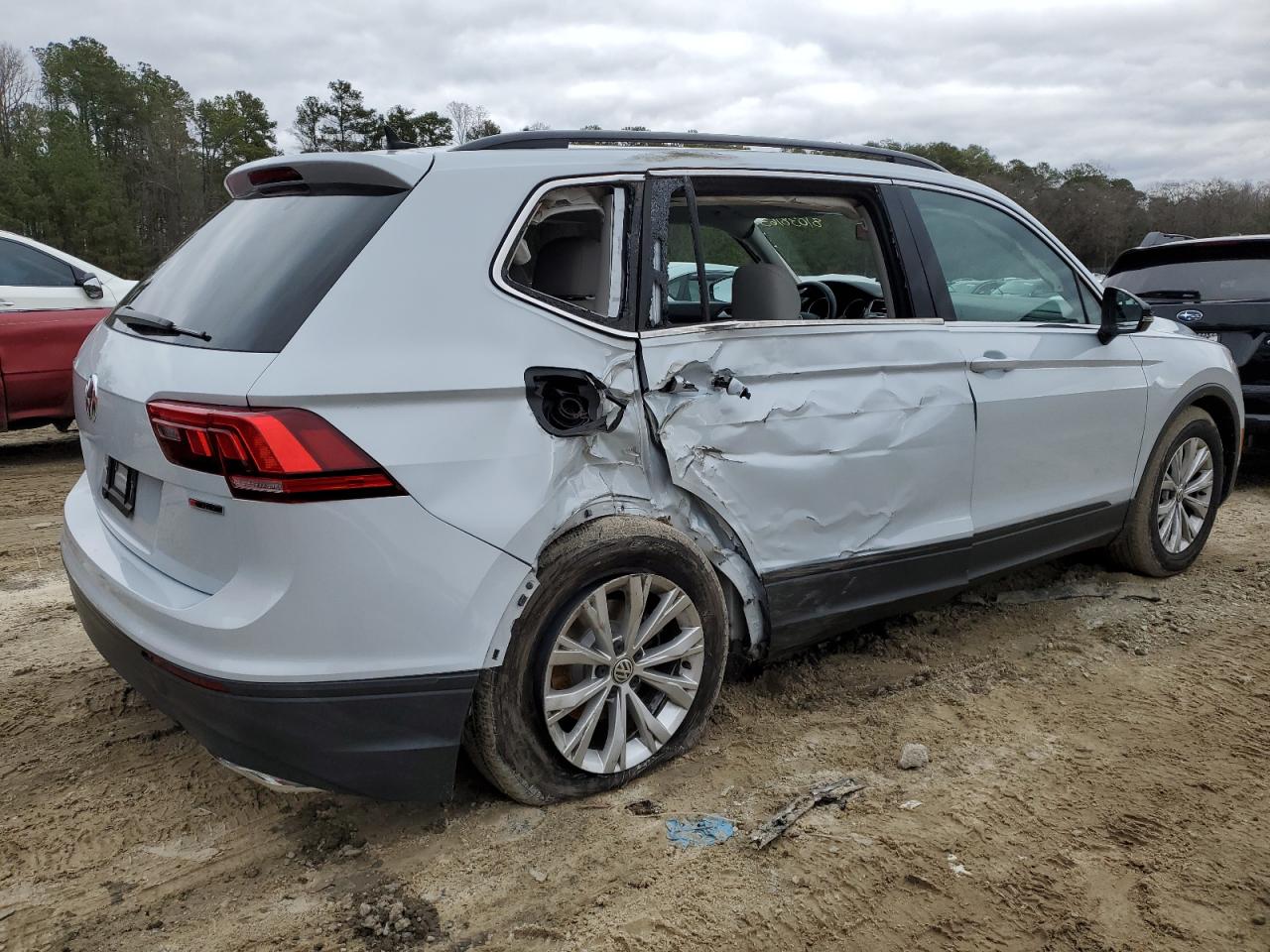 Image 3 of 2019 VOLKSWAGEN TIGUAN SE 2019 with VIN 3VV2B7AX3KM015651