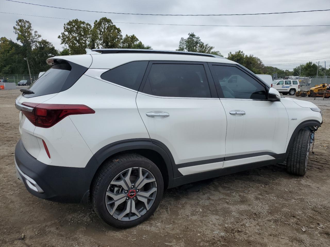 Изображение 3 2022 KIA SELTOS SX 2022 с VIN KNDETCA28N7254911