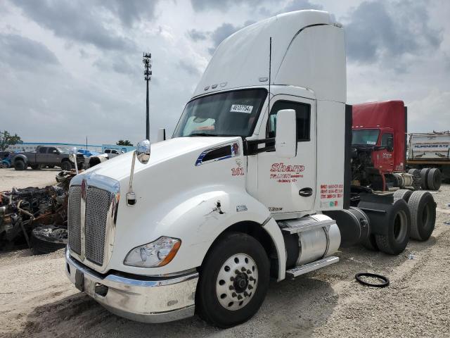 Image 2 of 2017 KENWORTH CONSTRUCTION T680 2017 with VIN 1XKYDP9X9HJ145273
