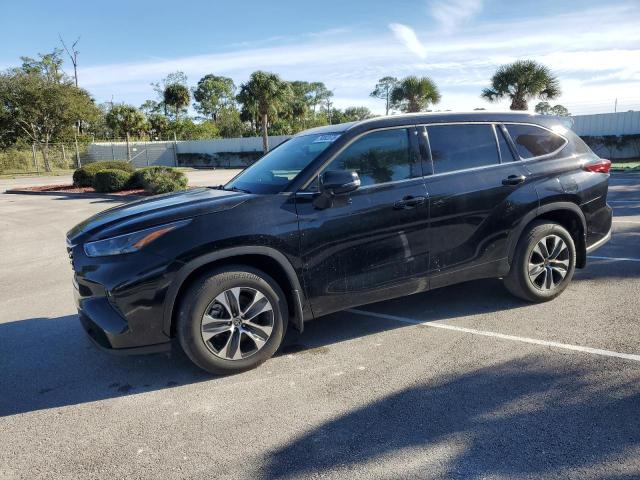 Image 1 of 2022 TOYOTA HIGHLANDER XLE 2022 with VIN 5TDHZRBH5NS570578