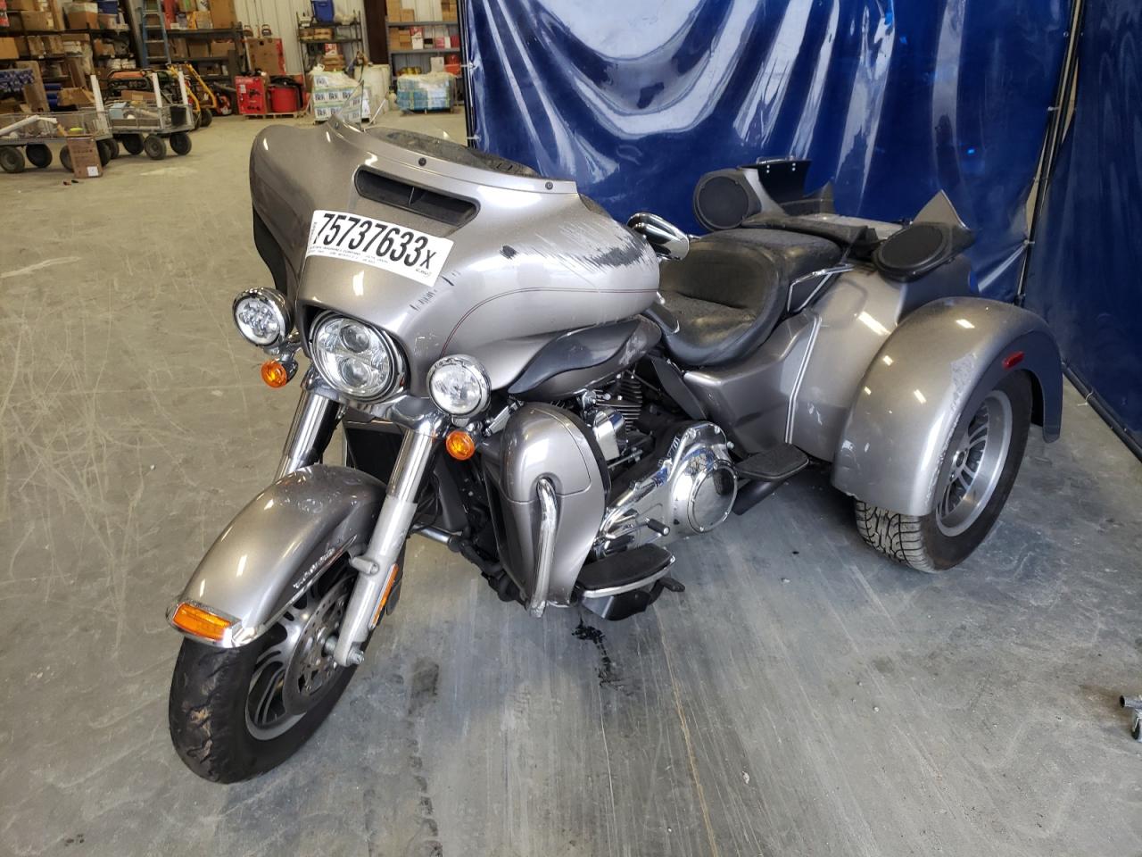 Obraz 2 z 2016 HARLEY-DAVIDSON FLHTCUTG TRI GLIDE ULTRA 2016 z VIN 1HD1MAL16GB852255