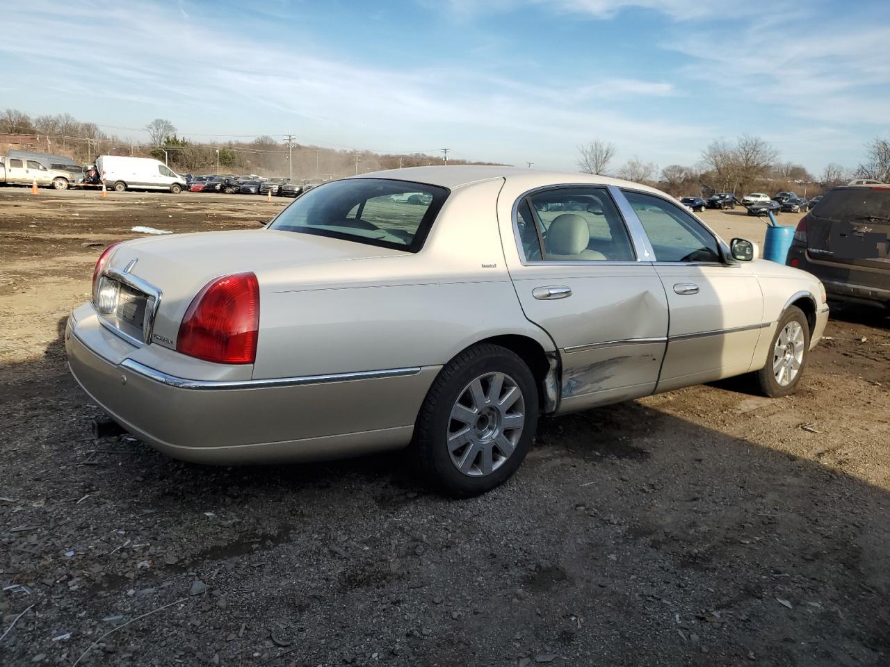 Изображение 3 2004 LINCOLN TOWN CAR ULTIMATE 2004 с VIN 1LNHM83W04Y652058