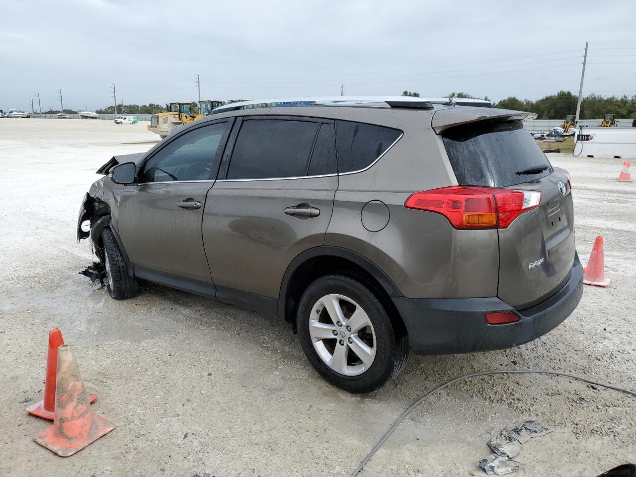 Obraz 2 z 2013 TOYOTA RAV4 XLE 2013 z VIN JTMWFREV2DD010898