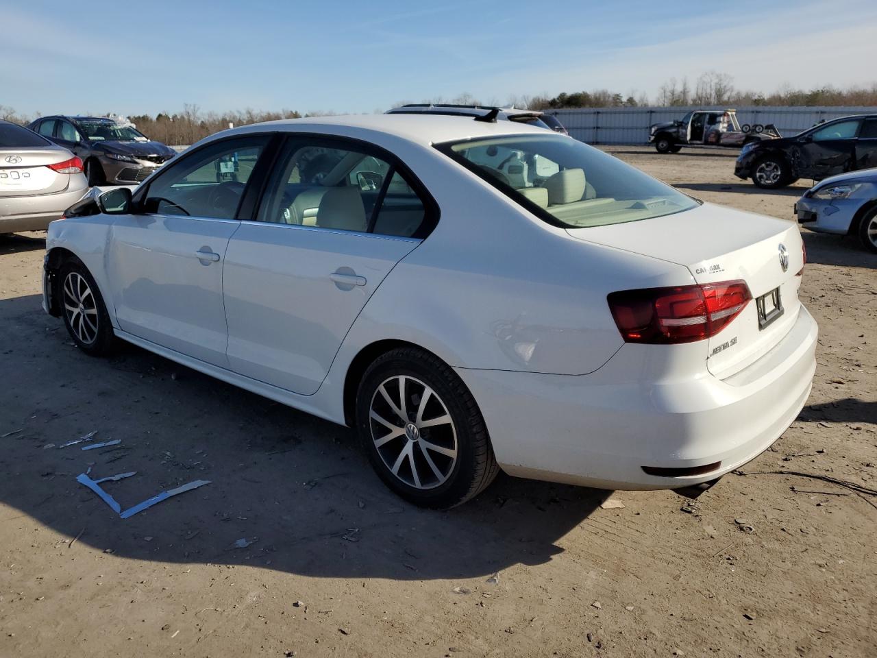 Obraz 2 z 2017 VOLKSWAGEN JETTA SE 2017 z VIN 3VWDB7AJ1HM289973