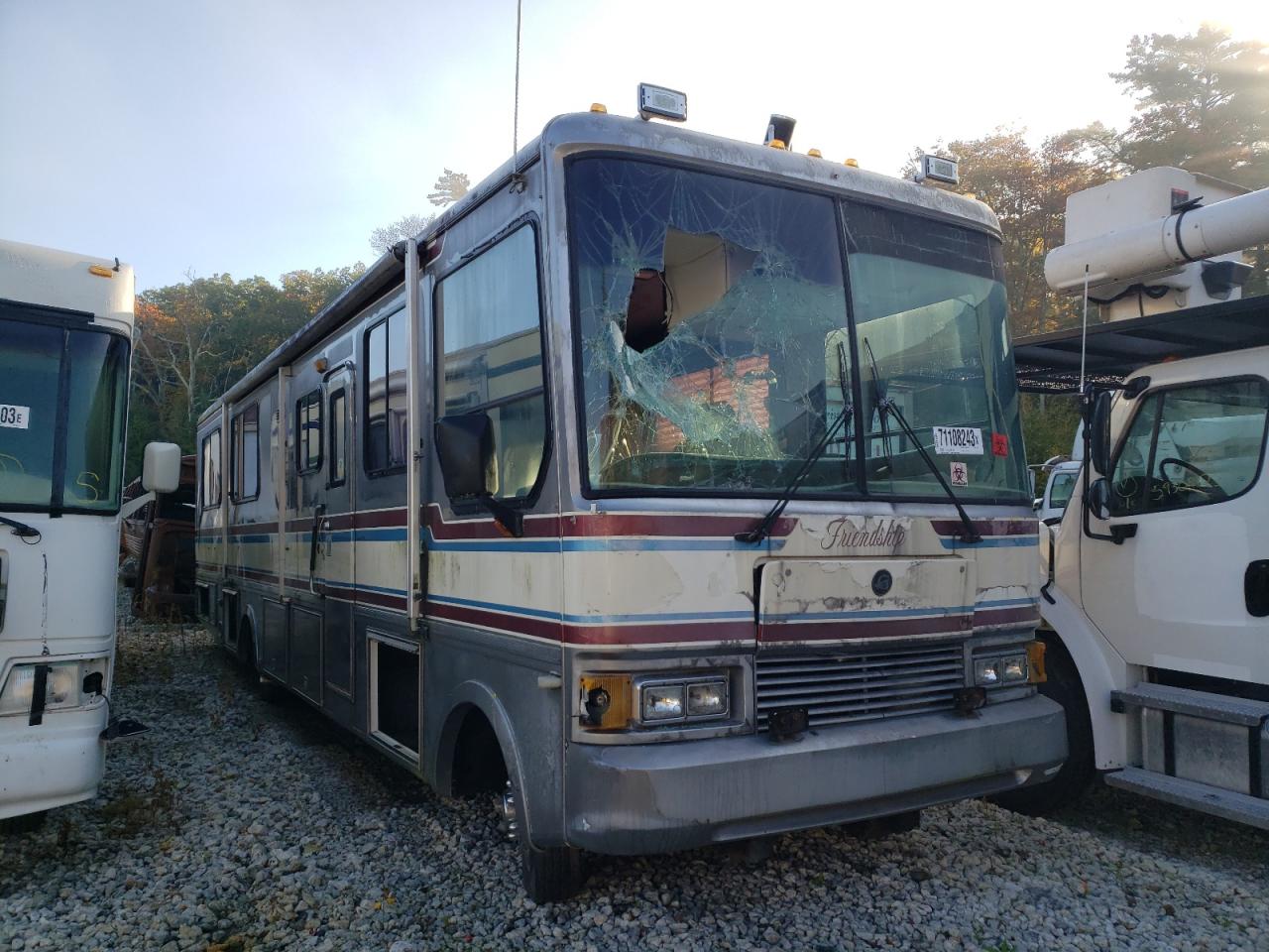 Image 1 of 1990 OSHKOSH MOTOR TRUCK CO. JOHN DEERE TYPE A 1990 with VIN 17N640425LW026371