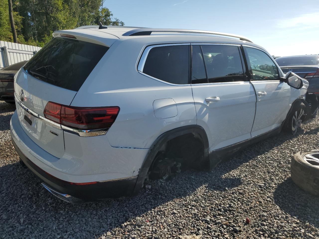 Image 3 of 2021 VOLKSWAGEN ATLAS SEL PREMIUM 2021 with VIN 1V2TR2CA4MC572999