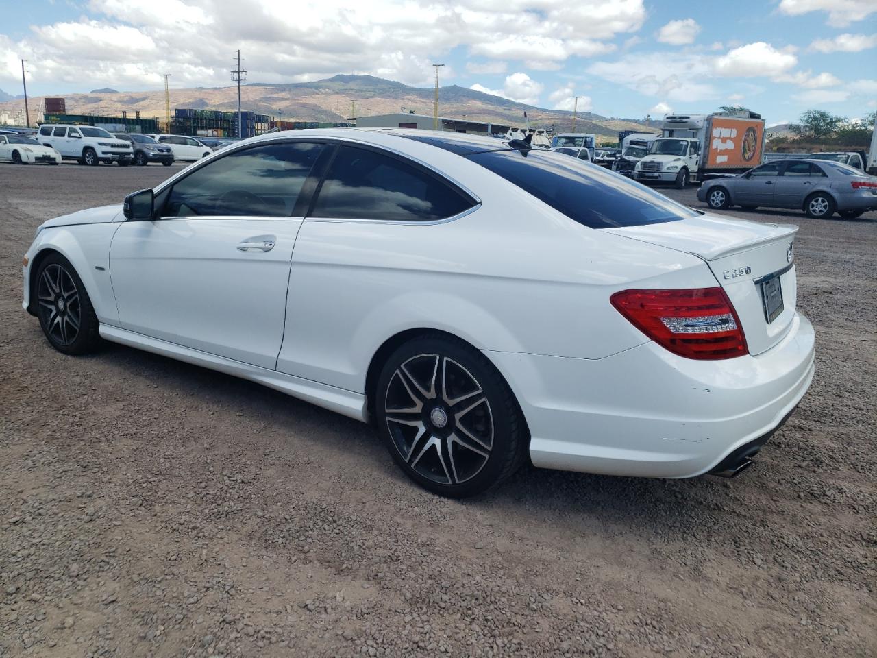 Image 2 of 2014 MERCEDES-BENZ C 250 2014 with VIN WDDGJ4HB8EG182270