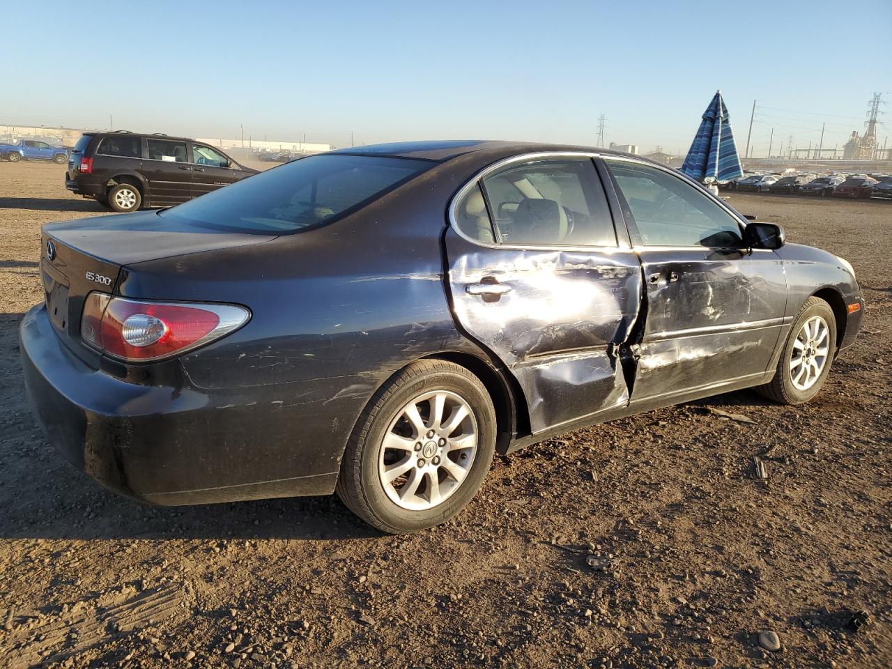 Image 3 of 2003 LEXUS ES 300 2003 with VIN JTHBF30GX30111289