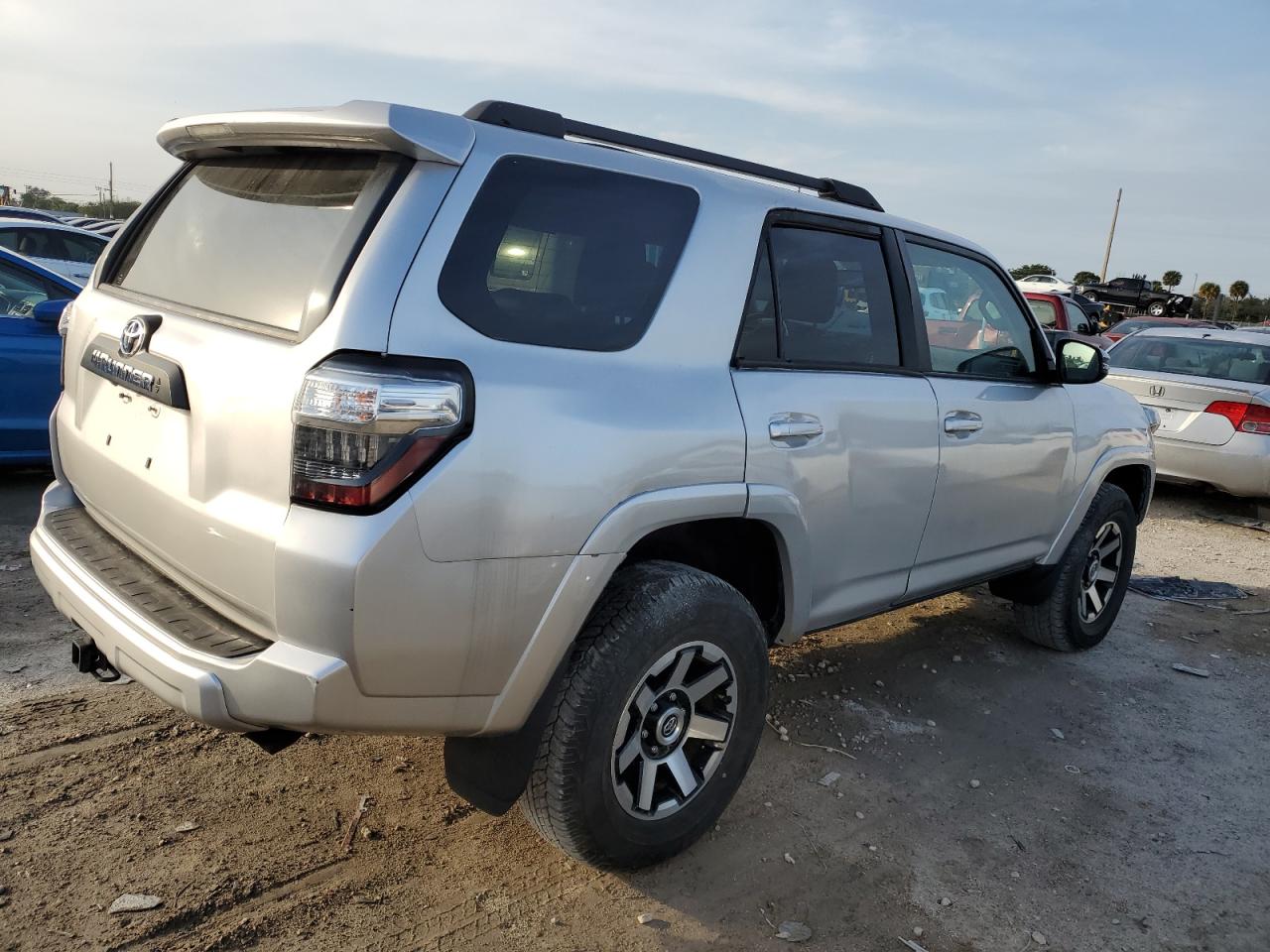 Image 3 of 2020 TOYOTA 4RUNNER SR5/SR5 PREMIUM 2020 with VIN JTEBU5JRXL5798632