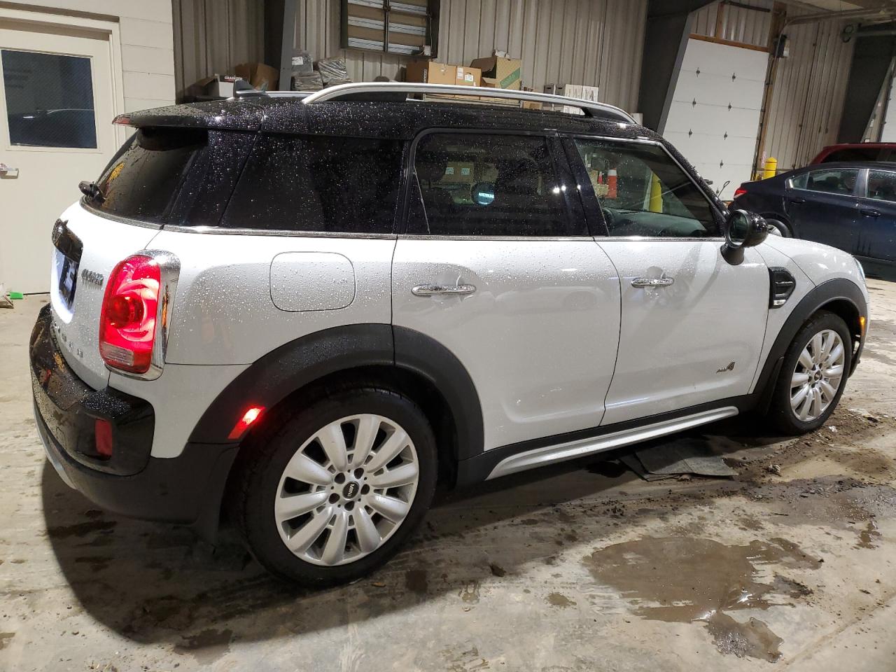 Obraz 3 z 2017 MINI COOPER COUNTRYMAN ALL4 2017 z VIN WMZYV5C30H3E02301