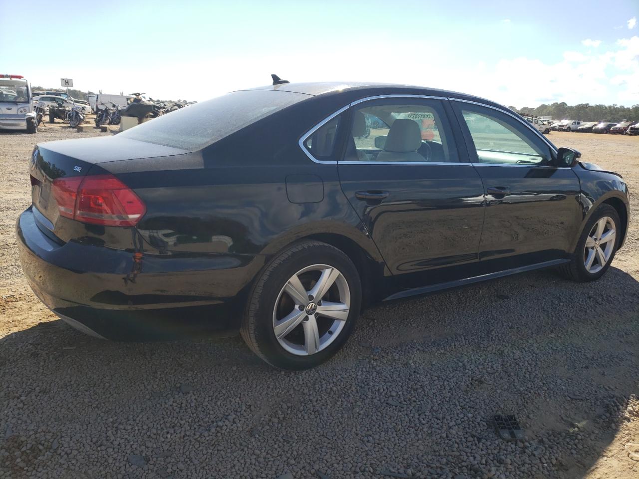 Изображение 3 2013 VOLKSWAGEN PASSAT SE 2013 с VIN 1VWBH7A35DC095207