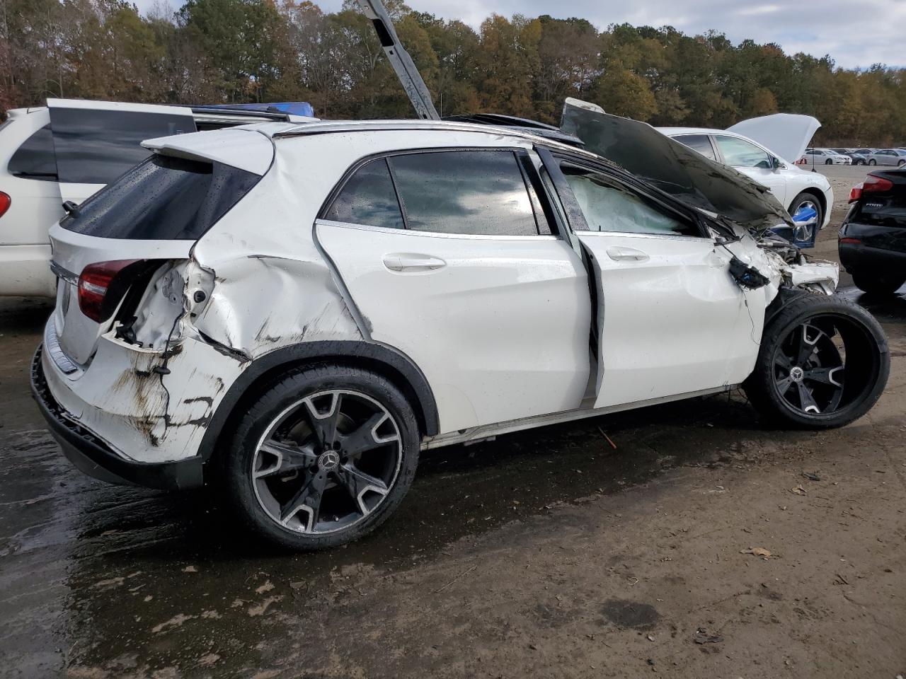 Obraz 3 z 2019 MERCEDES-BENZ GLA 250 2019 z VIN WDCTG4EBXKU001107
