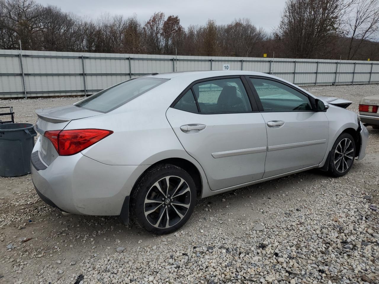 Obraz 3 z 2018 TOYOTA COROLLA L 2018 z VIN 5YFBURHE7JP793676