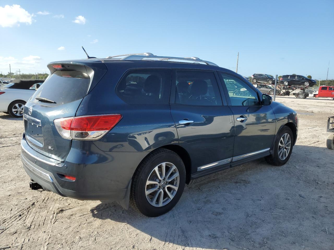 Image 3 of 2014 NISSAN PATHFINDER S 2014 with VIN 5N1AR2MN8EC636226