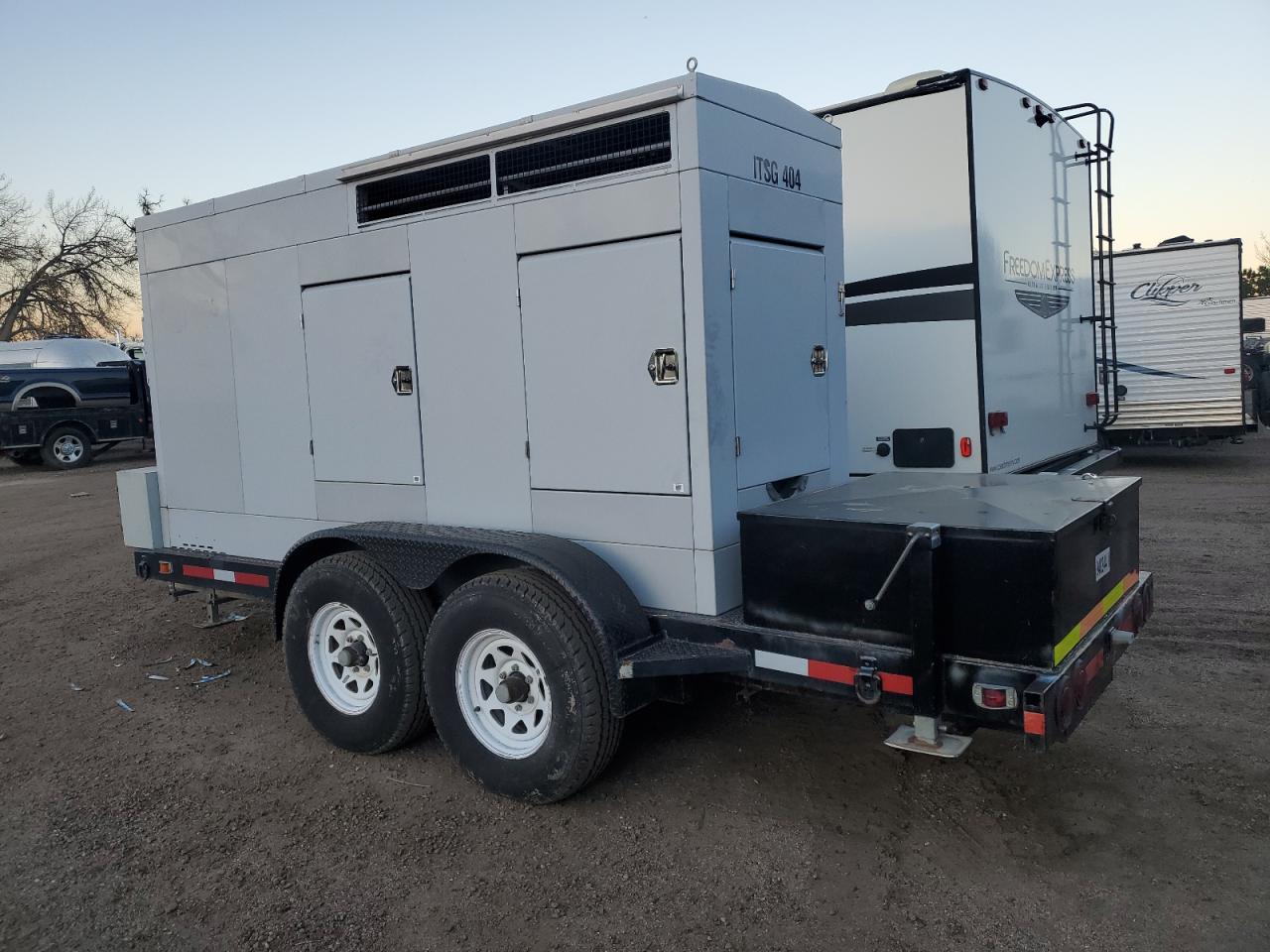 Image 3 of 2000 VICT GENERATOR 2000 with VIN 1V9EF1524Y1050466