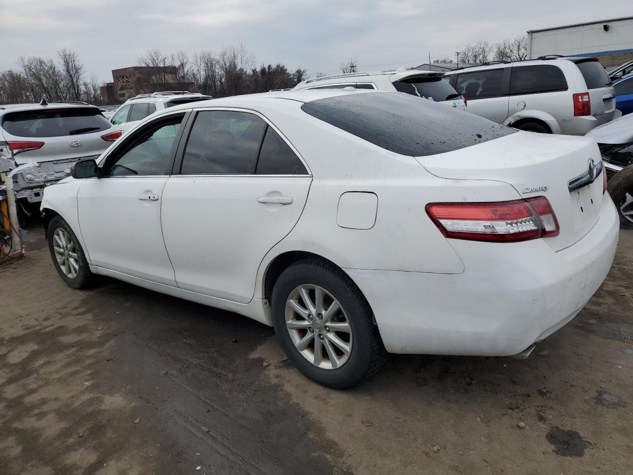 Image 2 of 2011 TOYOTA CAMRY SE 2011 with VIN 4T1BK3EK8BU625087