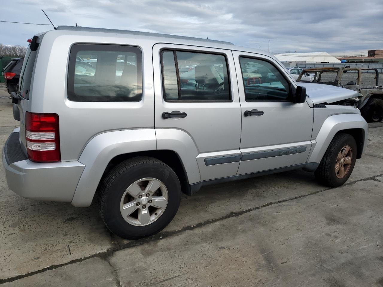 Image 3 of 2011 JEEP LIBERTY SPORT 2011 with VIN 1J4PN2GKXBW583481