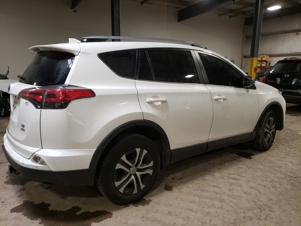 Image 3 of 2018 TOYOTA RAV4 LE 2018 with VIN JTMBFREV0JJ218385