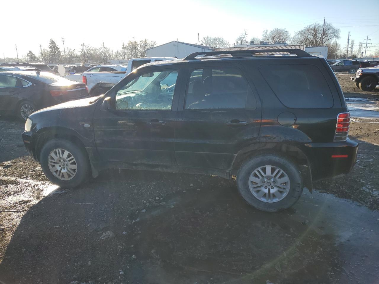 Image 2 of 2007 MERCURY MARINER LUXURY 2007 with VIN 4M2YU81167KJ15577
