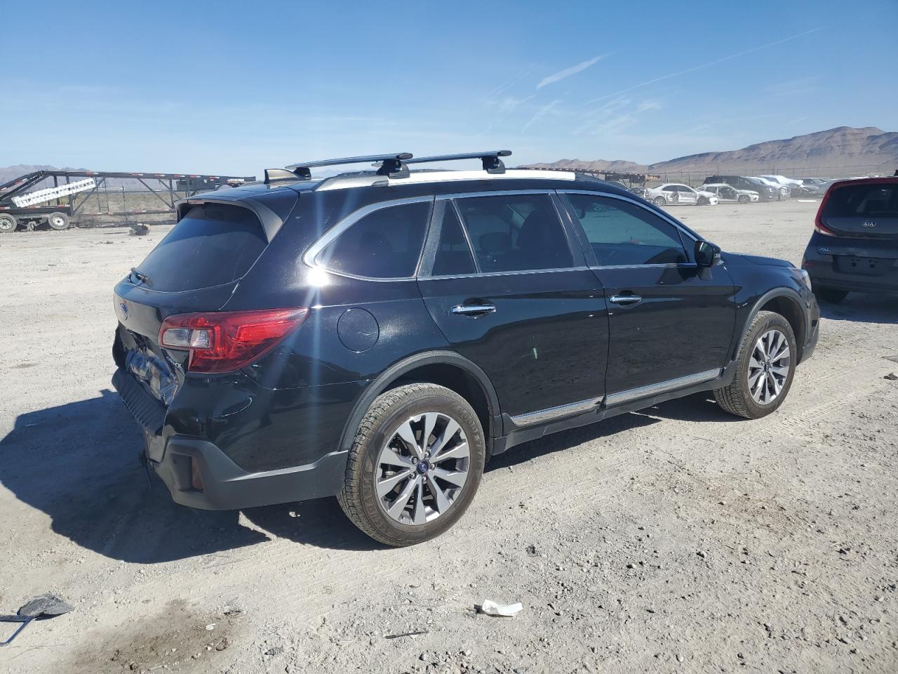 Изображение 3 2018 SUBARU OUTBACK TOURING 2018 с VIN 4S4BSATC3J3237172
