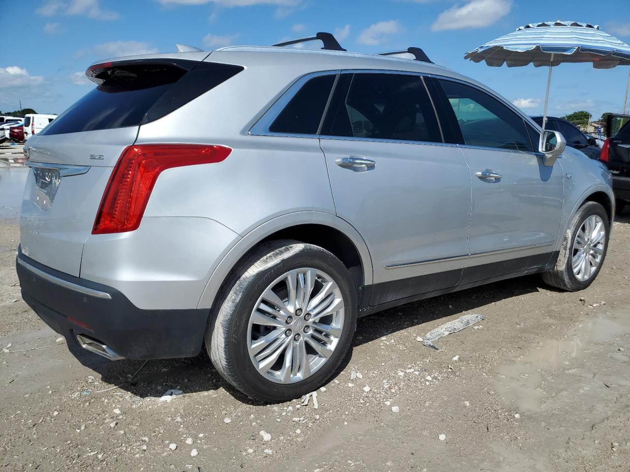 Image 3 of Cadillac Xt5 Premium Luxury 2019 with VIN 1GYKNFRS1KZ193379