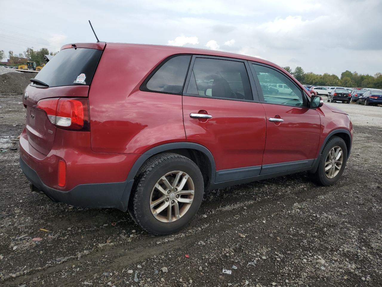 Image 3 of 2015 KIA SORENTO LX 2015 with VIN 5XYKT3A69FG640683