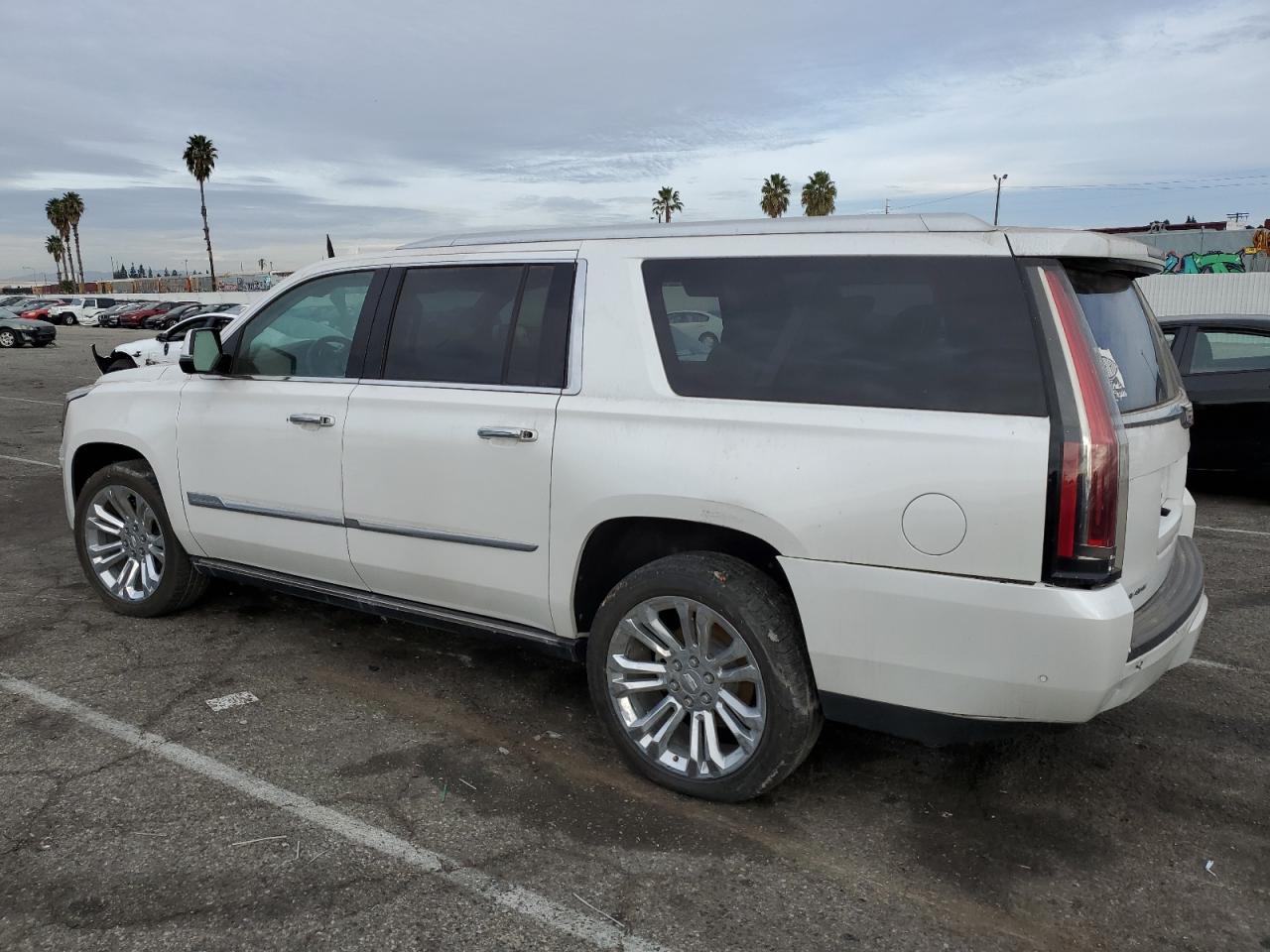 Изображение 2 2020 CADILLAC ESCALADE ESV PREMIUM LUXURY 2020 с VIN 1GYS4JKJ6LR306154
