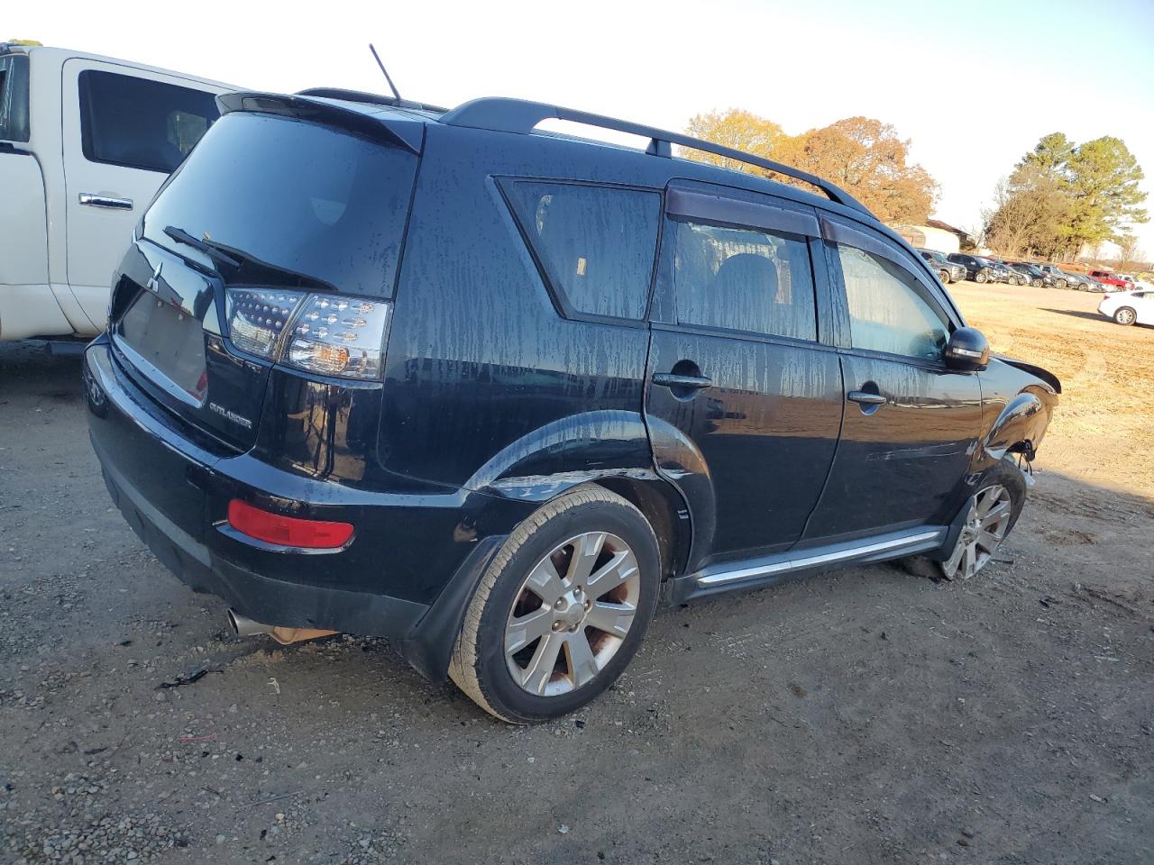 Image 3 of 2011 MITSUBISHI OUTLANDER SE 2011 with VIN JA4AS3AW3BU011955