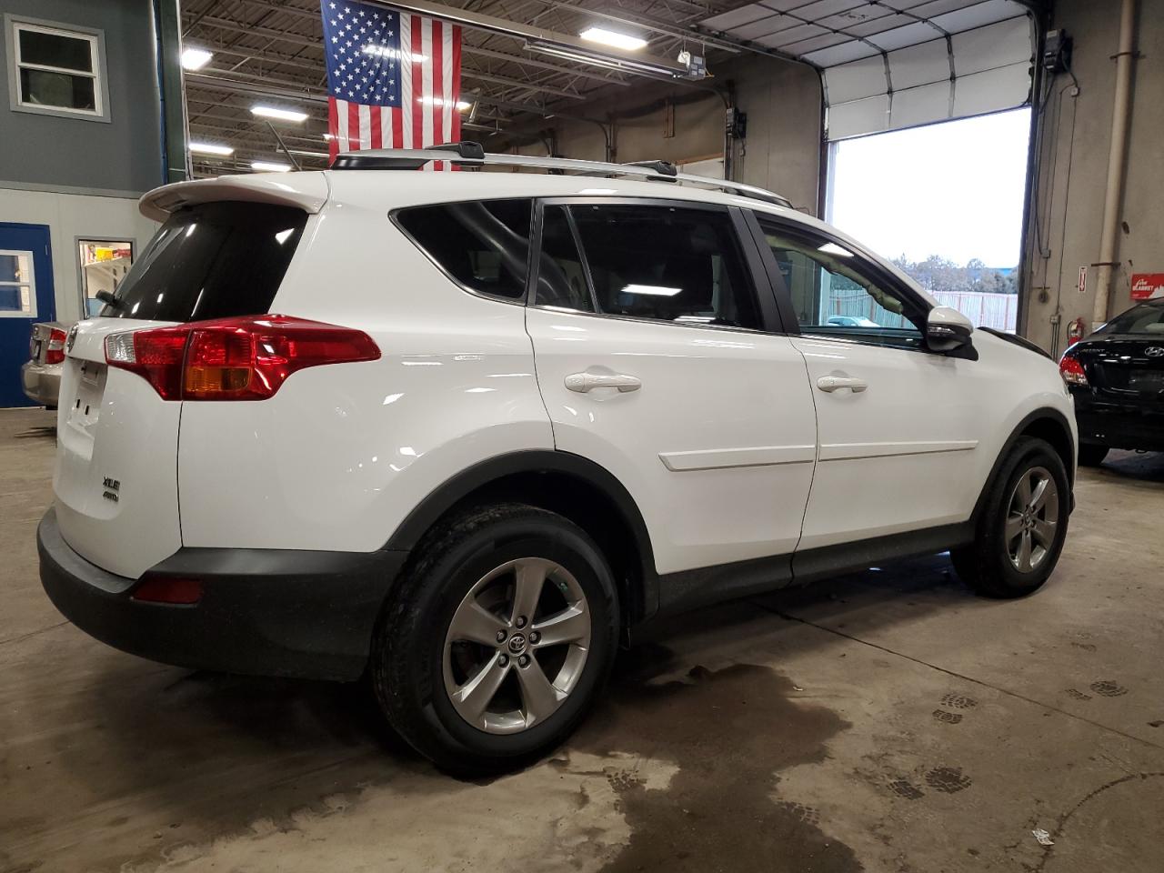 Изображение 3 2015 TOYOTA RAV4 XLE 2015 с VIN JTMRFREV9FD164850