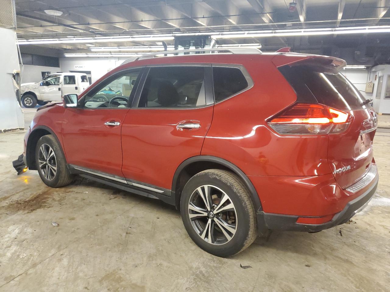Obraz 2 z 2017 NISSAN ROGUE SV 2017 z VIN 5N1AT2MV5HC875349