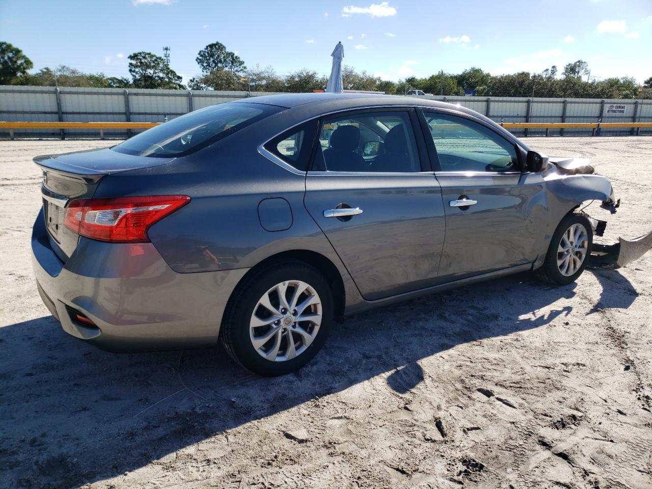 Obraz 3 z 2018 NISSAN SENTRA S 2018 z VIN 3N1AB7AP1JY204609