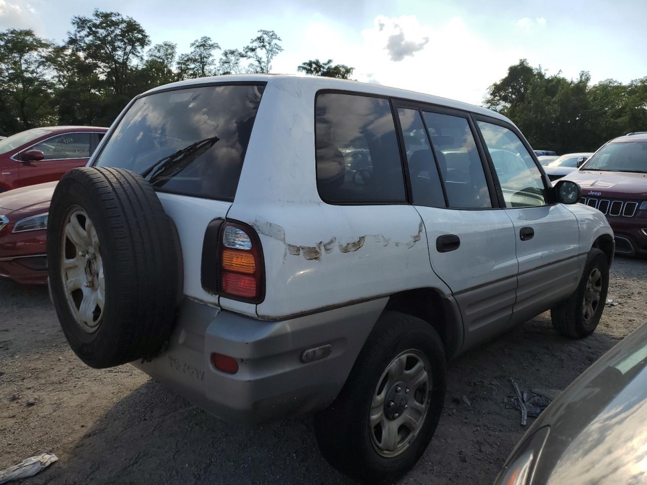 Image 3 of 2000 TOYOTA RAV4  2000 with VIN JT3GP10VXY7067806