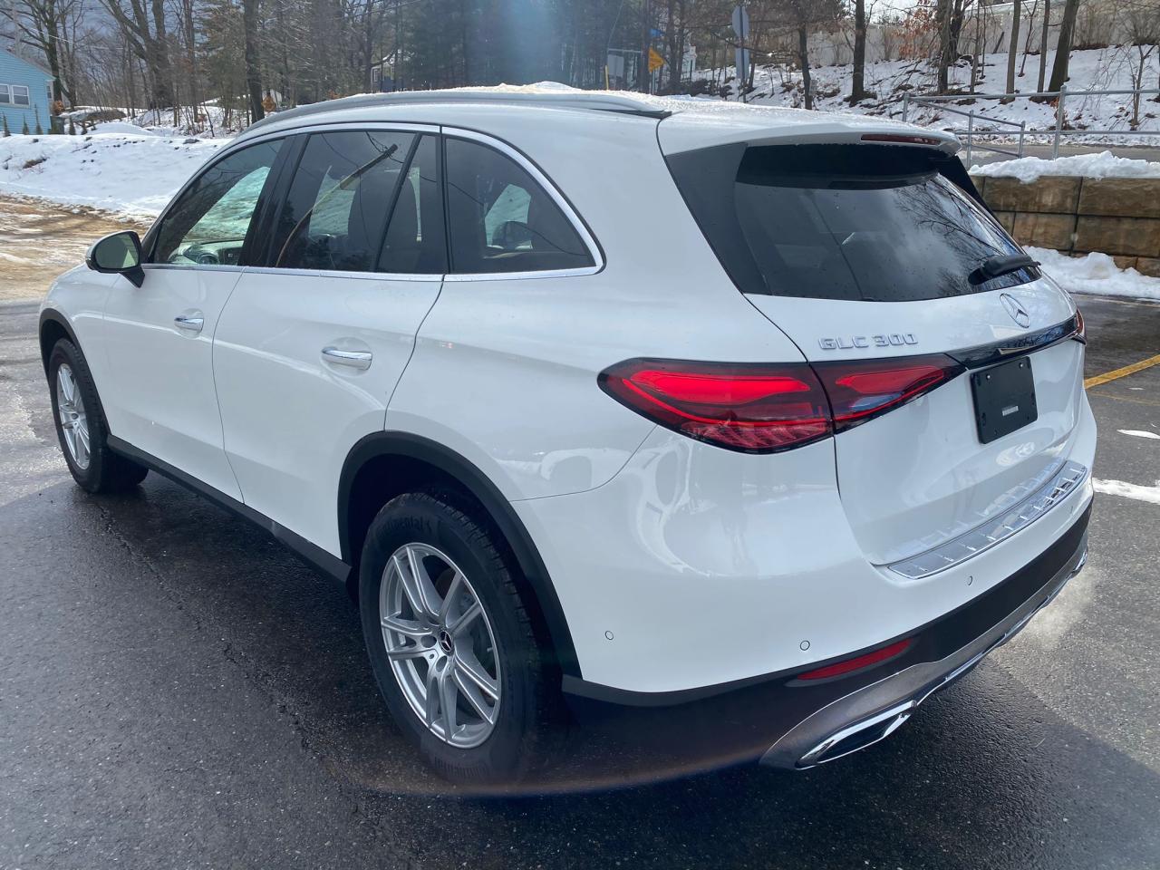 Image 2 of 2023 MERCEDES-BENZ GLC 300 4MATIC 2023 with VIN W1NKM4HB5PU013235